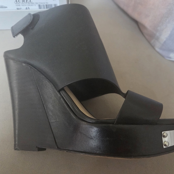Vince Camuto Winnie Black Wedge Sandals - Picture 5 of 9